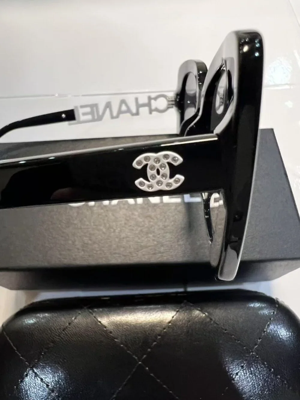 CHANEL Sunglasses Women's Polarized-Black/White CC Logo New With Box - Picture 5 of 9
